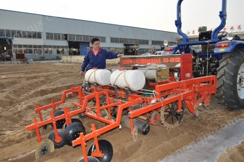 东泰2MB-2/4型花生铺膜播种机