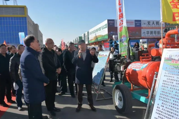 内蒙古区域特色农机装备展示推介活动在巴彦淖尔市成功举办
