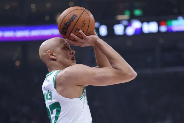 配资在线炒股 马祖拉：沃尔什在挡拆防守中作用巨大 持续给马克西制造进攻阻碍